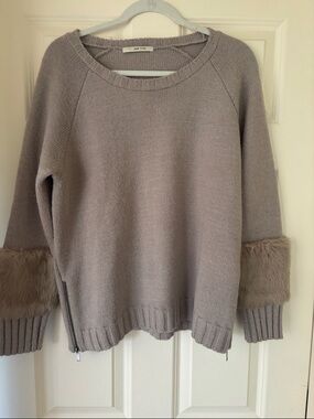 AMS PURE wool blend sweater with fur cuffs